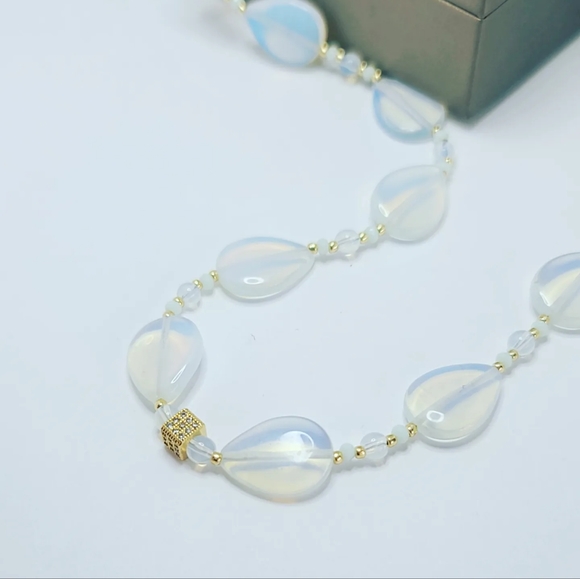 Opalite Necklace and earring - Picture 2 of 4